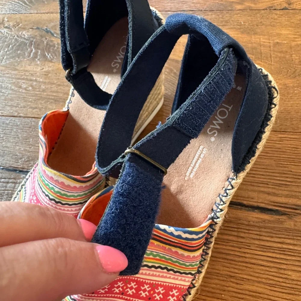 TOMS Monica Navy Multi Color Woven Espadrille Wedge Sandals Womens 9M